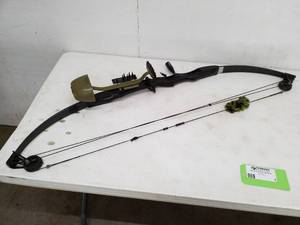 lot 9 image: Ben Pearson Archery Bow