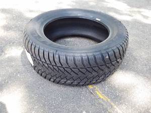 lot 20 image: Goodyear Eagle P23555R17 98V Tire