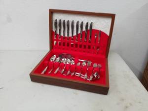 lot 515 image: Flatware Set with Wood Case
