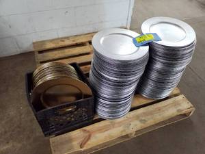 lot 1009 image: Banquet Decorative Plates