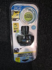 lot 33 image: 4 Fresh Tech Single USB Car Charger...