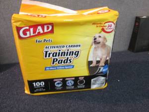 lot 64 image: 100 Pack Glad Pet Training Pads...