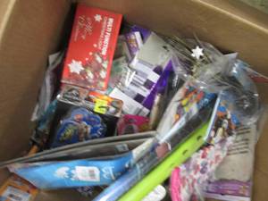lot 140 image: Box of Party Supplies & Returned It...