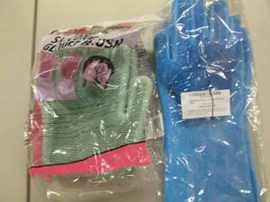 lot 149 image: 2 pr Scrub Dishwashing Gloves Retai...