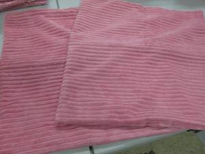 lot 185 image: 6- Pink Pillow Covers 18x18 inches...