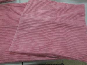 lot 186 image: 6- Pink Pillow Covers 18x18 inches...