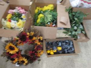lot 274 image: Artificial Flowers & Wreath, Dcor...