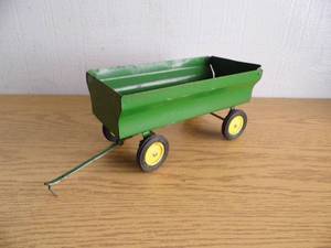 lot 4 image: Green Wagon