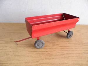 lot 6 image: Red Wagon