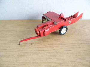 lot 9 image: International Implement