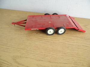 lot 10 image: International Tractor