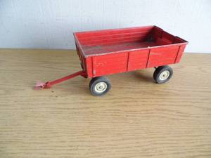 lot 11 image: Red Wagon