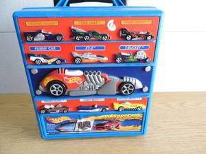 lot 14 image: HotWheels wCase