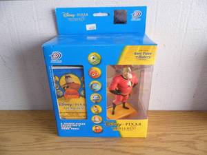 lot 16 image: Incredibles Character Figure