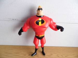 lot 18 image: Mr Incredible Figure