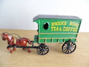 lot 23 image: Cast Iron Wagon