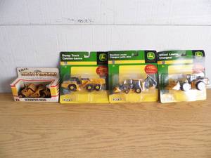 lot 24 image: Ertl Heavy Equipment