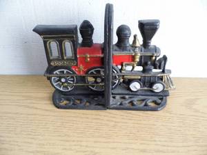 lot 26 image: Train Cast Iron Bookends