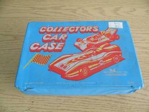 lot 30 image: HotWheels wCase
