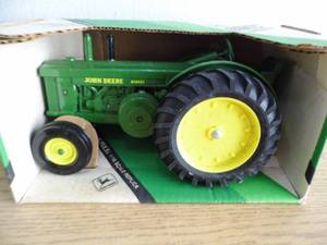 lot 36 image: Ertl John Deere Model R Tractor