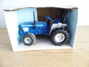 lot 37 image: Ertl Ford 1710 Tractor