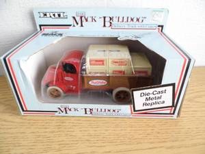 lot 43 image: Ertl Mack Bulldog Bank