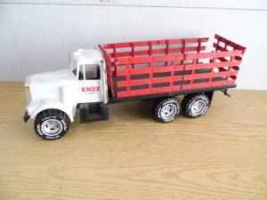 lot 68 image: Knox Lumber Truck