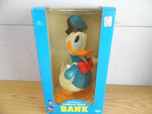 lot 83 image: Donald Duck Bank