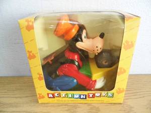 lot 87 image: Goofy Action Figure