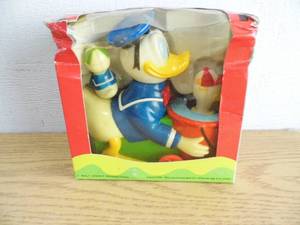 lot 88 image: Donald Duck Action Figure