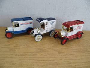 lot 110 image: Vehicle Die Cast Banks