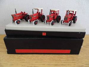 lot 120 image: IHC 66 Tractors