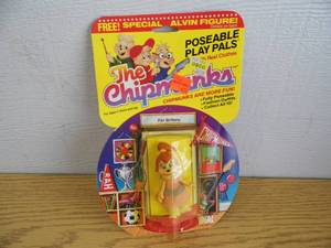 lot 123 image: Chipmunks Poseable Figure from 1984