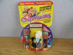lot 126 image: Chipmunks Poseable Figure from 1984