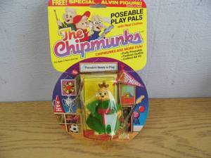 lot 131 image: Chipmunks Poseable Figure from 1984
