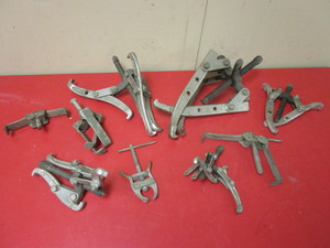 lot 318 image: GEAR PULLERS, ASSORTED SIZES