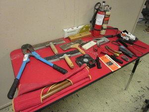 lot 322 image: FARM FASTER 4-SLOT FENCE SPLICE SLEEVE CRIMPING TOOL, FLOOR INSTALLATION KIT, POWER GRIP, MORE