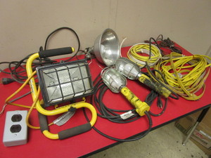 lot 323 image: DESIGNERS EDGE 500W WORK LIGHT, OTHER WORK LIGHTS, ELECTRIC EXTENSION CORDS