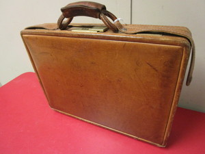 lot 367 image: ORIGINAL HARTMAN LUGGAGE LEATHER BRIEFCASE