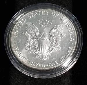 lot 14 image: 1987 AMERICAN SILVER EAGLE 1 TROY OZ. .999 FINE SILVER IN AIRTITE