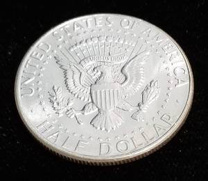lot 17 image: 1964 KENNEDY HALF DOLLAR BU-UNC