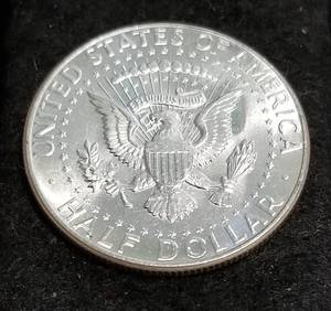 lot 32 image: 1964 KENNEDY HALF DOLLAR BU-UNC