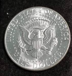 lot 43 image: 1964 KENNEDY HALF DOLLAR BU-UNC
