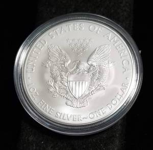 lot 50 image: 2013 AMERICAN SILVER EAGLE 1 TROY OZ. .999 FINE SILVER IN AIRTITE