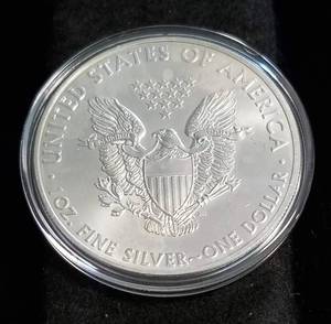 lot 59 image: 2011 AMERICAN SILVER EAGLE 1 TROY OZ. .999 FINE SILVER IN AIRTITE
