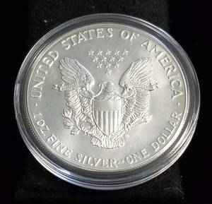 lot 62 image: 1987 AMERICAN SILVER EAGLE 1 TROY OZ. .999 FINE SILVER IN AIRTITE