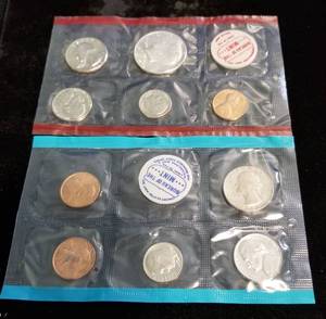 lot 17-A image: 1969 US MINT SET IN ORIGINAL PACKAGING