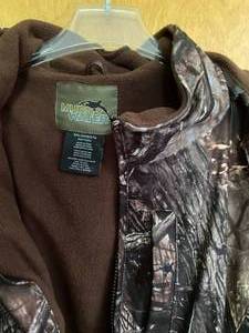 New 2XL Camo insulated Hooded Jacket with lots of pockets