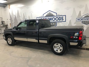 lot 2 image: 2007 Chevrolet Silverado Classic 4x4 -No Reserve-