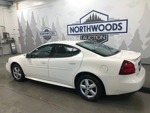 lot 3 image: 2005 Pontiac Grand Prix -No Reserve-